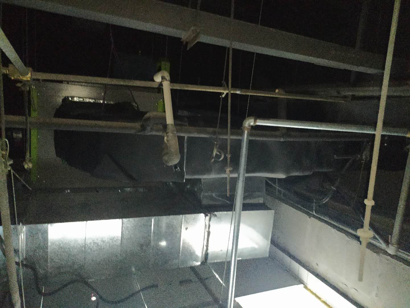 上海米線店的后廚排油煙風機噪音大，賽為斯有解決辦法